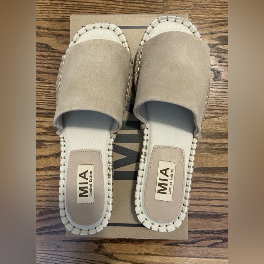 NEW Mia Limited Edition Women’s Noveli Espadrille Slides Sand Size 9 NIB